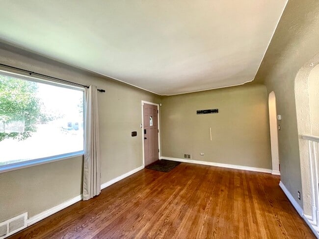 Building Photo - Amazing Littleton Bungalow
