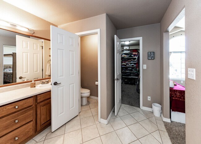Building Photo - Fabulous 6 bedroom + office D20 Home with ...