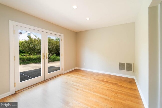 Building Photo - 610 Valley Brook Dr