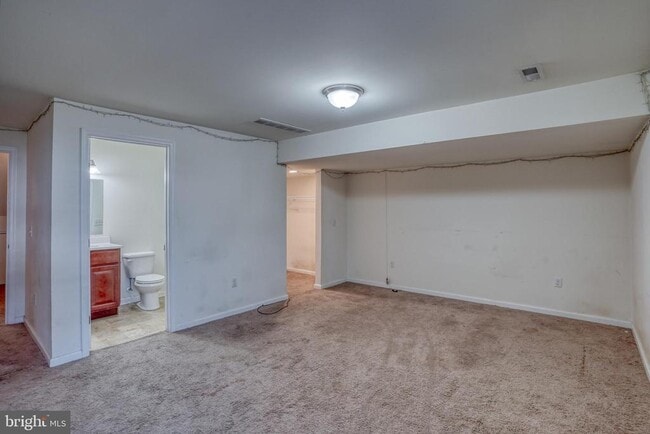 Building Photo - 327 Tribbitt St