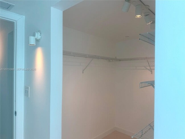 Building Photo - 2101 Brickell Ave