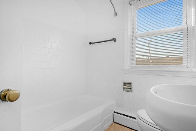 Building Photo - Charming 4-bedroom, 2-bath