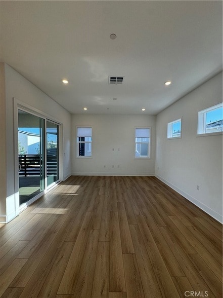 Building Photo - 436 Loon