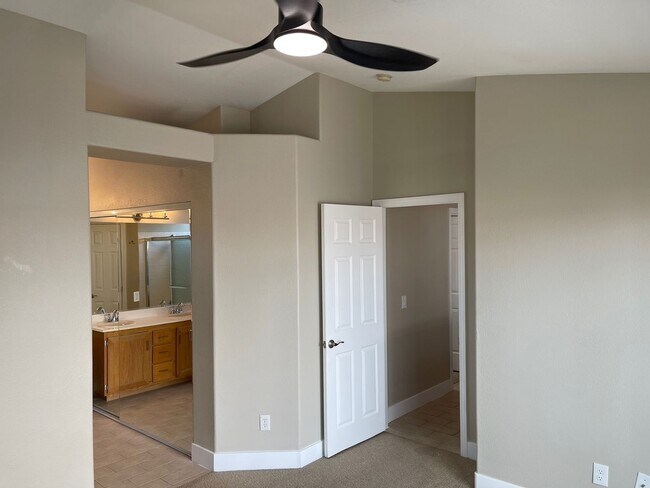Building Photo - **GORGEOUS & MODEL PERFECT GREEN VALLEY 3 ...
