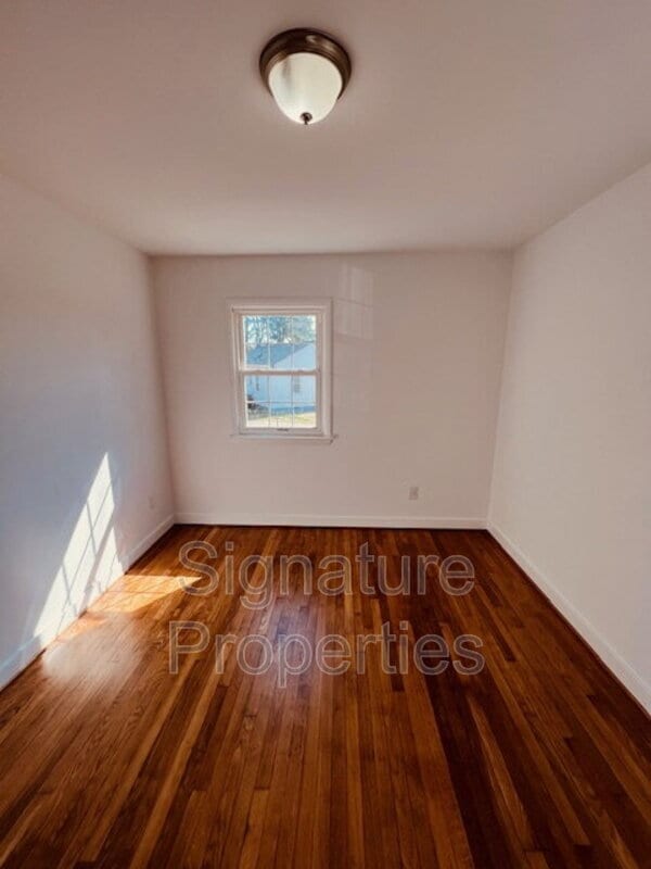 Building Photo - 211 Deerfield Dr