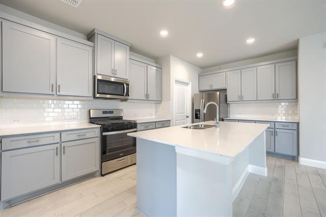 Building Photo - 724 Portina Dr