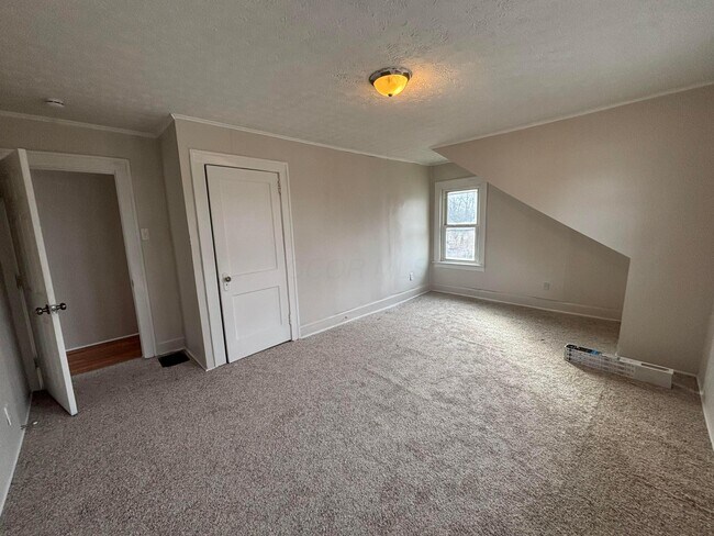 Building Photo - 218 Lechner Ave