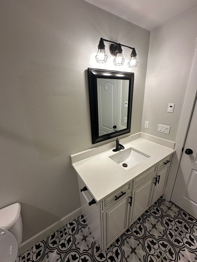 Building Photo - 6585 Beverly Hills Cir