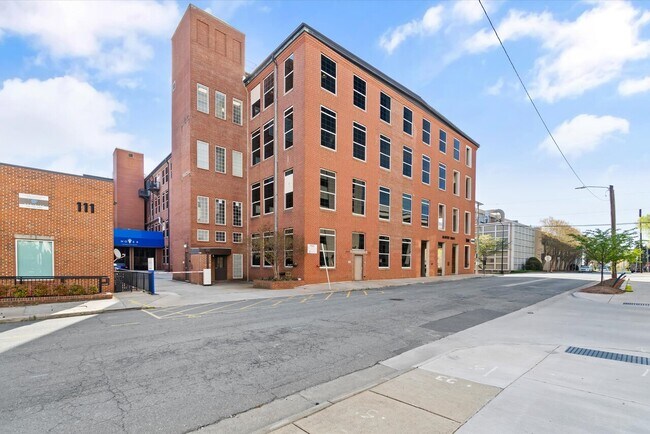 Building Photo - 101 N Chestnut St Apt 3