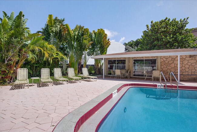 Building Photo - 1831 NE 38th St