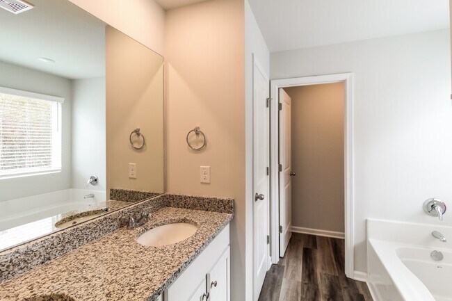 Building Photo - 238 Sunbury Way