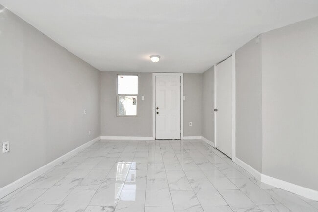 Building Photo - 1507 Laird St