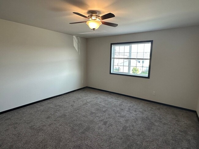 Building Photo - 3 Bed 3 Bath Twin Home