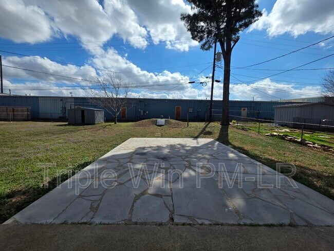 Building Photo - 1408 Johnson St