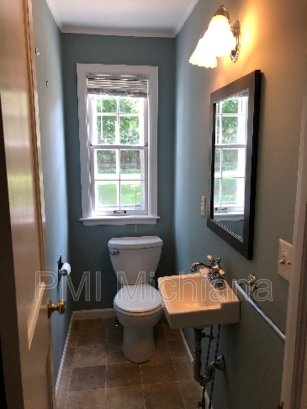 Building Photo - 110 S Hawthorne Dr