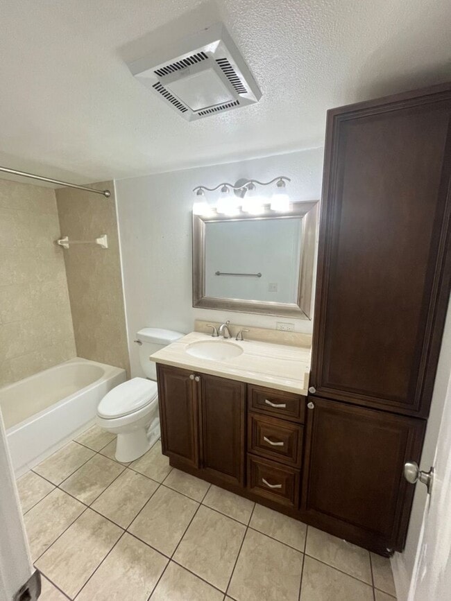 Building Photo - 7609 Dolonita Dr