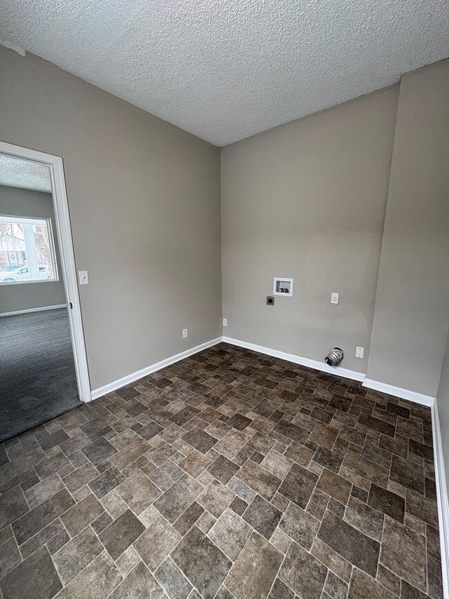 Building Photo - Move-in Ready and Full Of Charm! 4 Bedroom 2 Bath, Plus a Bonus Room.