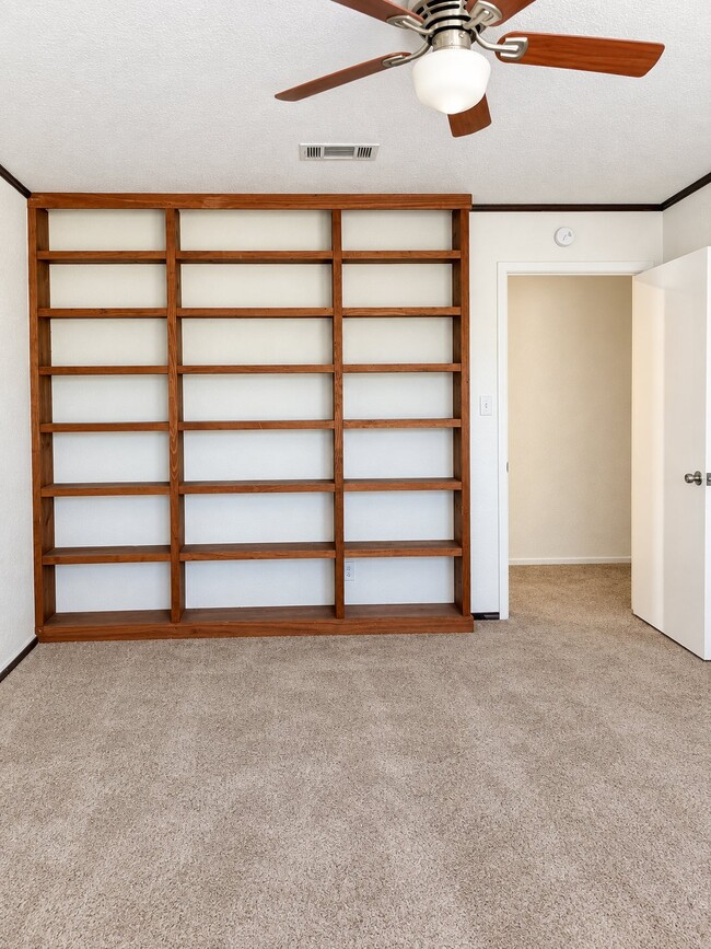 Building Photo - 2603 Lazy Lake Dr