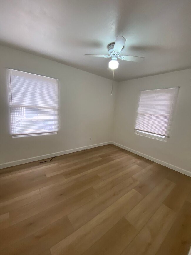 Building Photo - Cute 3 Bedroom 2 bath home located near SD...