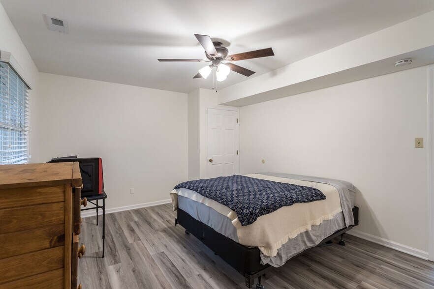 Fourth bedroom downstairs also makes an excellent home office. - 419 Sharon Rd