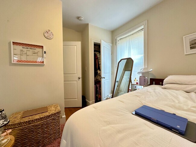 Building Photo - MODERN AND SPACIOUS MISSION HILL 4BED AVAILABLE SEPT 2026