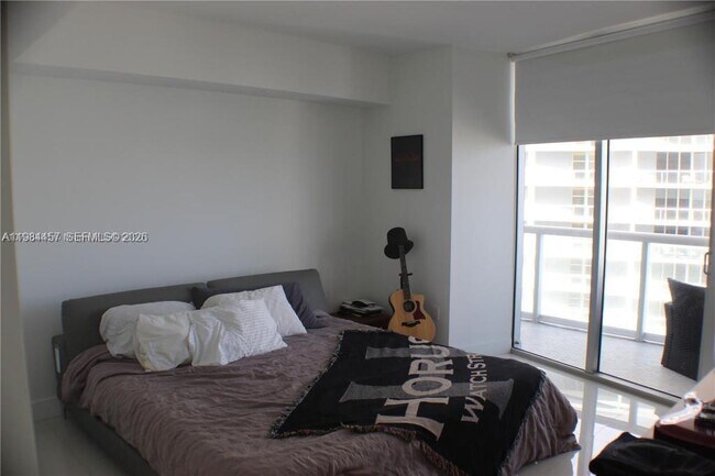 Building Photo - 495 Brickell Ave