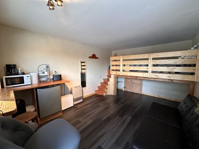 Building Photo - 1410 E St