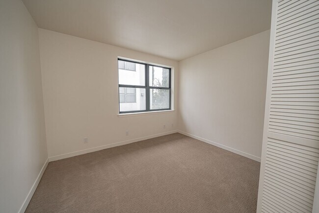 Building Photo - 3930 Shafter Ave