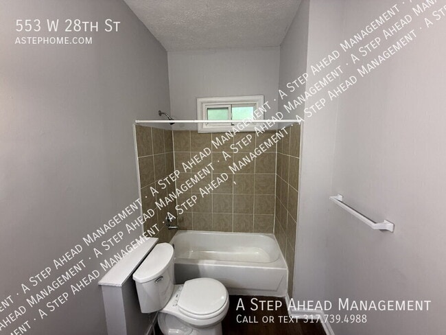 Building Photo - 553 W 28th St