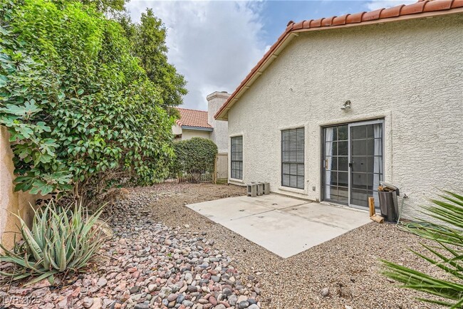 Building Photo - 4844 Maryvale Dr