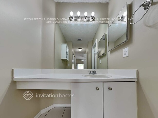 Building Photo - 16940 SW 142nd Pl