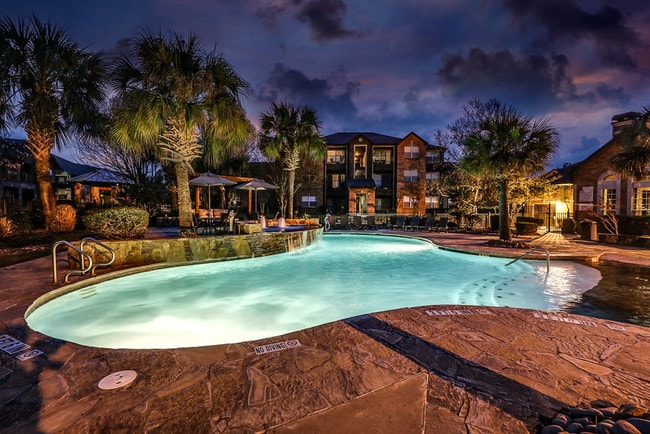 Building Photo - River Pointe