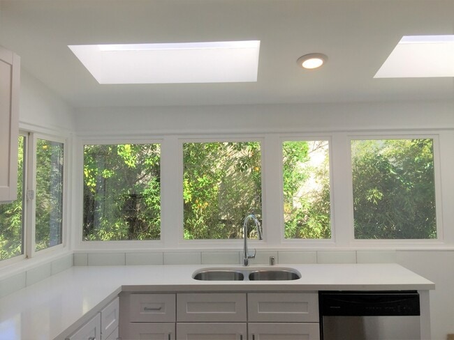 Building Photo - Luxury Remodeled Home with City Views in the Heart of West Hollywood