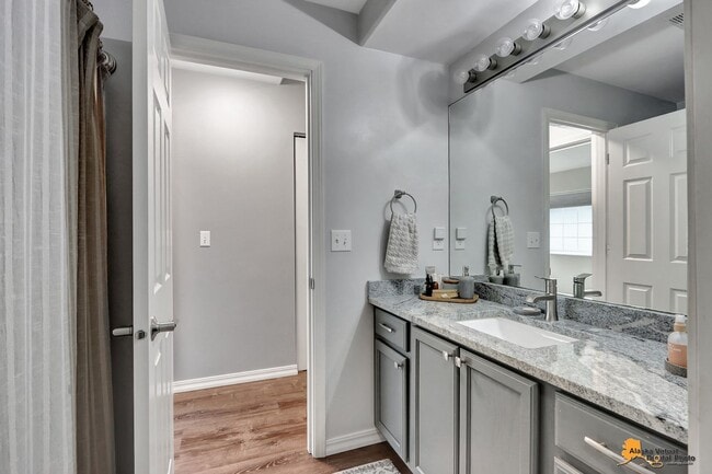 Building Photo - Stunning 3 Bedroom Home in East Anchorage with Garage