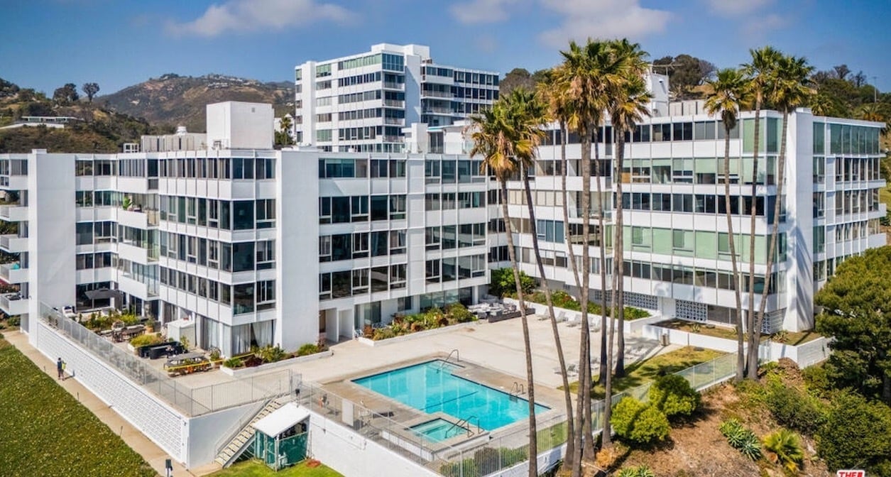 Building Photo - 17368 W Sunset Blvd