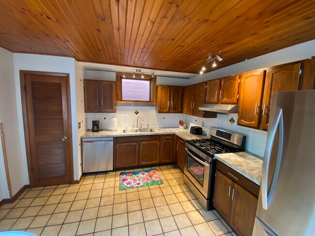 Building Photo - 3384 Millard Ave