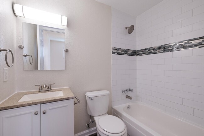 Building Photo - 7809 Hollow Oak