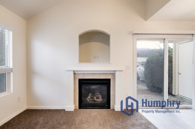 Building Photo - Charming two bedroom property