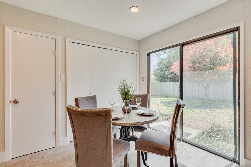 Building Photo - 3805 Longmeadow Way