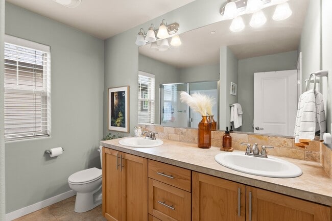 Building Photo - 3 bed/2.5 bath home in the Wonderful Ville...