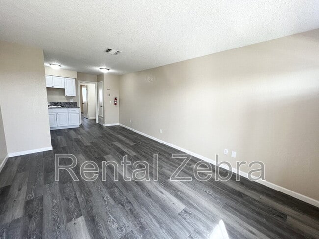 Building Photo - 1203 Kelso St