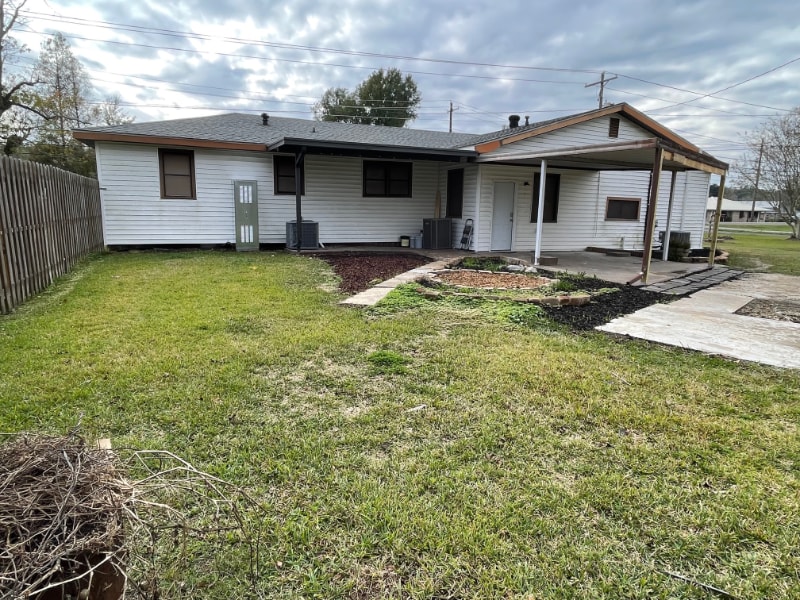 Building Photo - 1359 LA-20