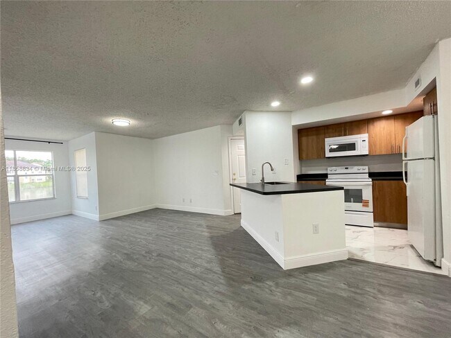 Building Photo - 12400 Vista Isles Dr