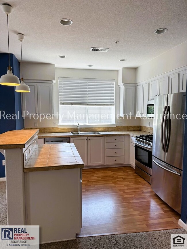 Building Photo - 10733 NE Red Wing Way