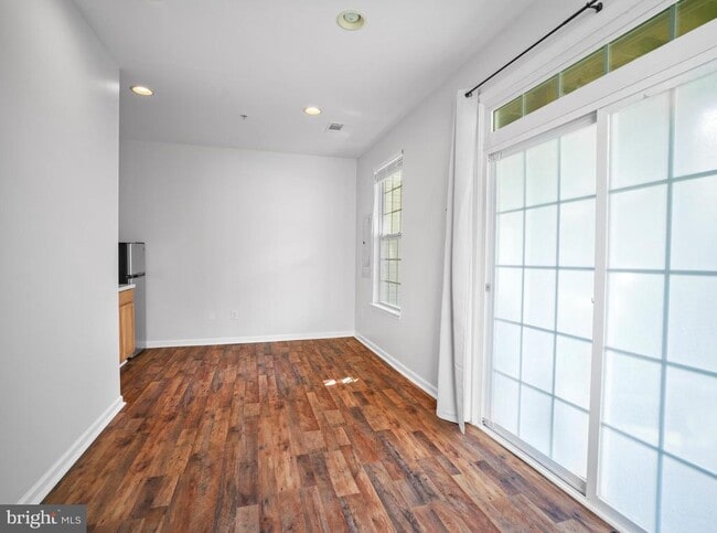 Building Photo - 44163 Azalea Ct