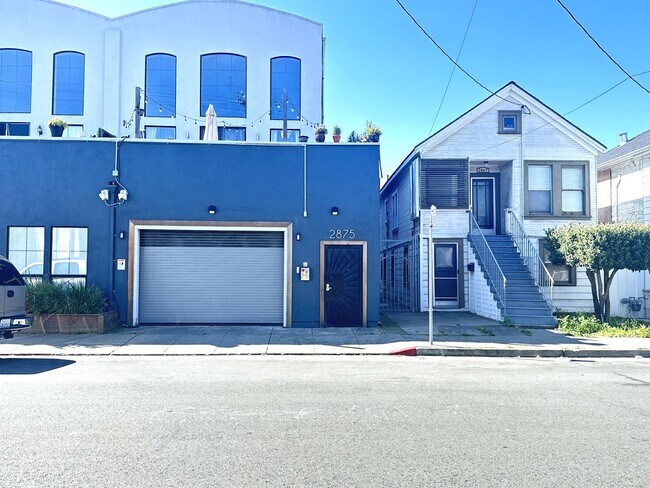 Building Photo - Chapman