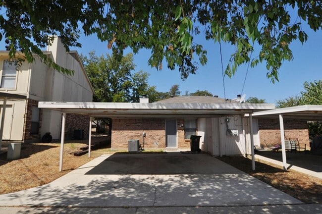 Building Photo - 2323-2325 Miguel Lane
