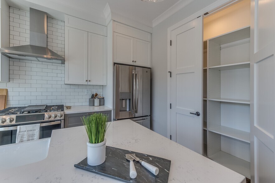 Building Photo - Eldridge Townhomes
