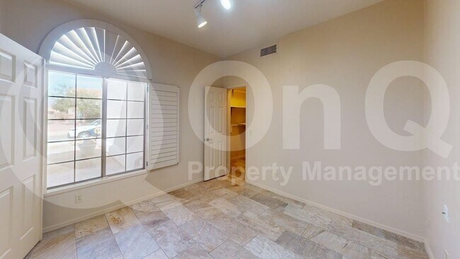Building Photo - 990 S Avenida Los Reyes