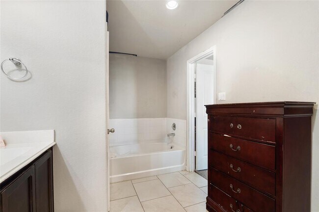 Building Photo - 2910 High Garden Ln